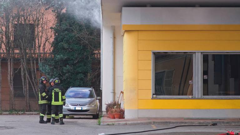 Ravenna, incendio al distributore: pronto intervento dei Vigili del Fuoco, pompe chiuse per motivi di sicurezza - Gallery