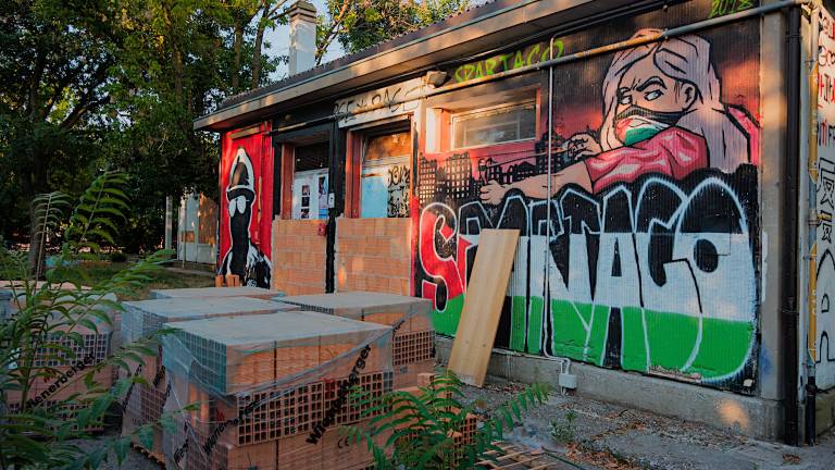 Ravenna, addio al centro sociale Spartaco: murate porte e finestre - Gallery