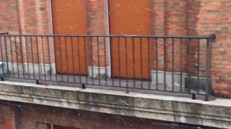 Dalla primavera all’inverno in poche ore in Romagna. Fiocchi di neve anche a Ravenna FOTO E VIDEO