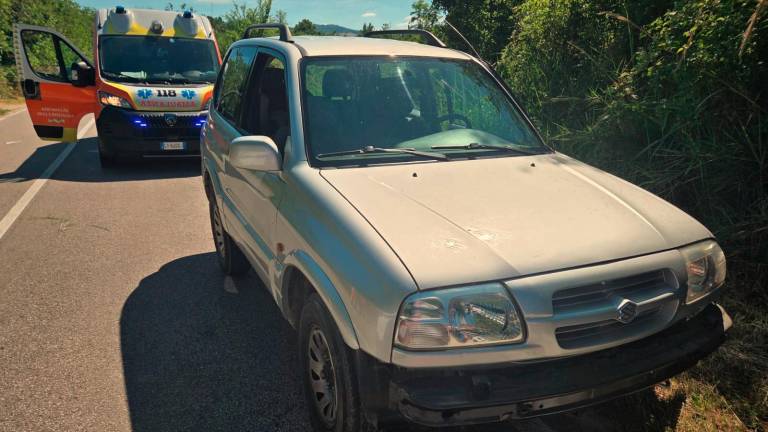 Rimini. Violento scontro tra auto e moto, una coppia è grave: trasportata in elicottero al Bufalini