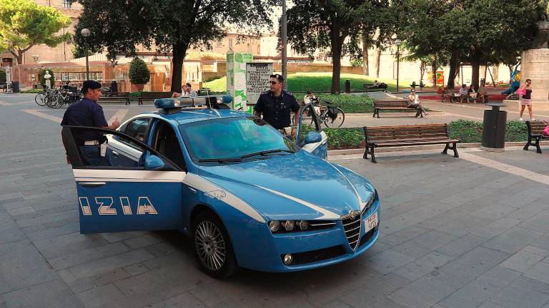 Rimini, fermati in centro a bordo di un’auto: tra i passeggeri c’era una latitante