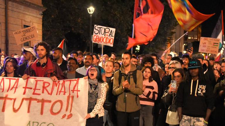 Rimini si mobilita per Gaza e per la Flotilla. “Blocchiamo tutto” in stazione, poi il corteo in centro
