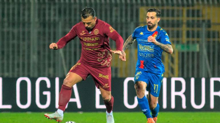 Il difensore giallorosso Giulio Donati in azione foto MASSIMO FIORENTINI