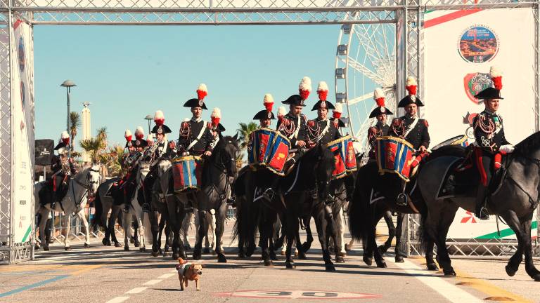 Rimini. La sfilata sul lungomare al raduno dell’Associazione nazionale dei carabinieri VIDEO e FOTOGALLERY Migliorini