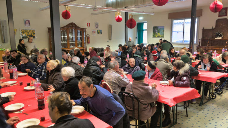 Natale a Ravenna, un centinaio di ospiti al pranzo della Caritas - Gallery