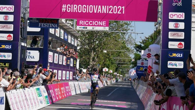Ciclismo Giro d'Italia U23, vittoria e maglia rosa per Andrea Cantoni
