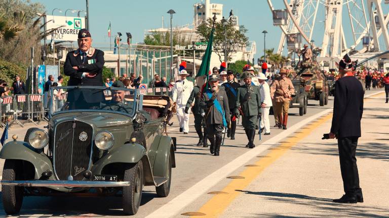 Rimini. La sfilata sul lungomare al raduno dell’Associazione nazionale dei carabinieri VIDEO e FOTOGALLERY Migliorini