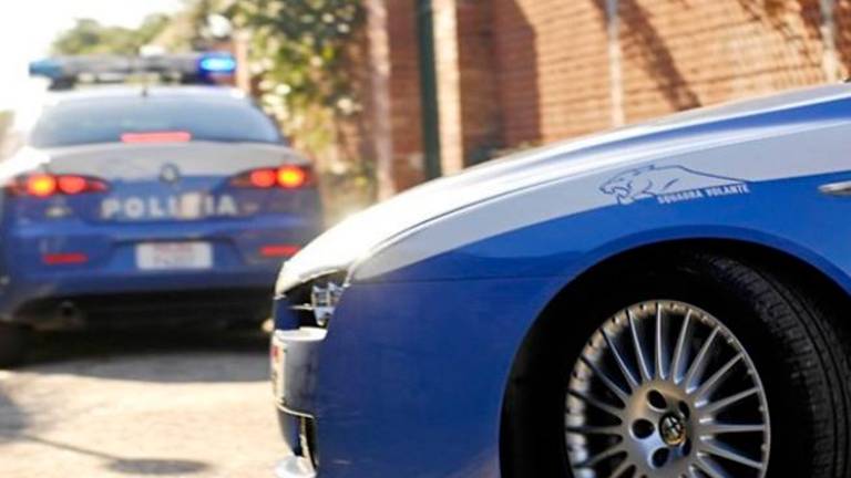 Ravenna, danneggia diverse abitazioni e oppone resistenza: arrestato e “avvisato”