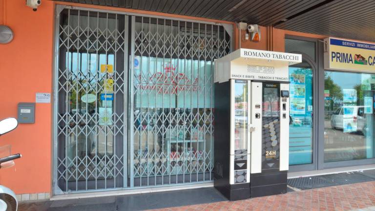 L’esterno della Romano Tabacchi (Foto Massimo Fiorentini)