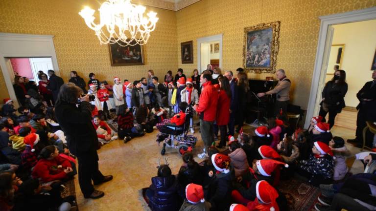 Ravenna, i furti in provincia sono in netto calo e il prefetto festeggia con i bambini VIDEO