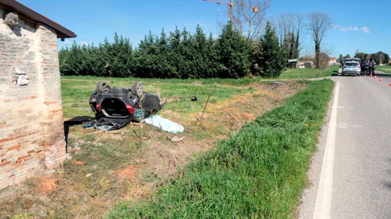 Russi, incidente: l’auto si ribalta, muore una donna di 80 anni