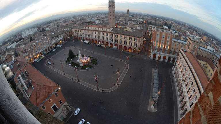 Forlì, il Comune pensa di riaprire alle auto piazza Saffi