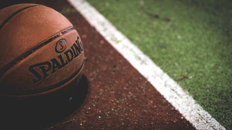 Basket A2, due positivi nell'OraSì: salta l'amichevole con Verona