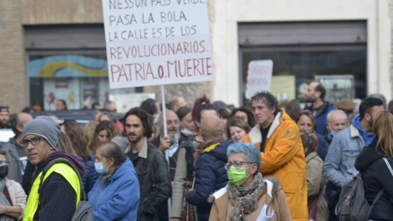 Ravenna, protesta contro il green pass in centro storico