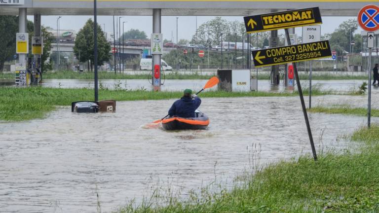 L'alluvione minaccia Ravenna: Non uscite di casa, le persone in salvo sui gommoni VIDEO GALLERY