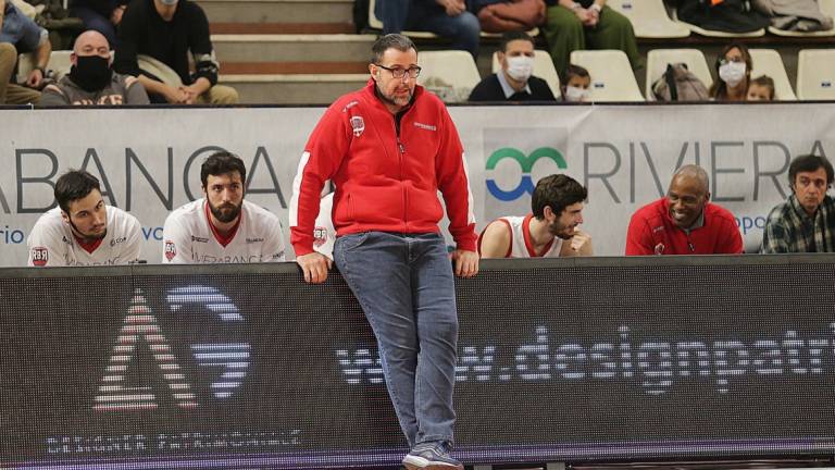 Basket B, clamoroso: gara non giocata per Covid, assegnata la doppia sconfitta a Rimini e Ancona