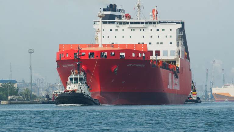 La supernave lascia il porto di Ravenna - FOTO E VIDEO