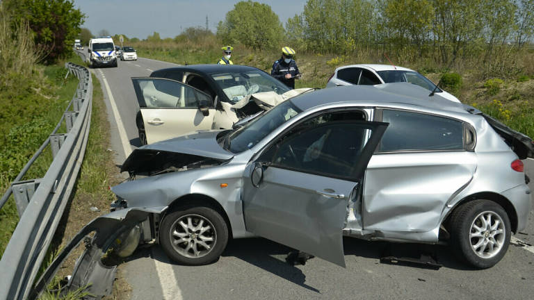 Ravenna, pauroso scontro sulla Ravegnana. Due feriti