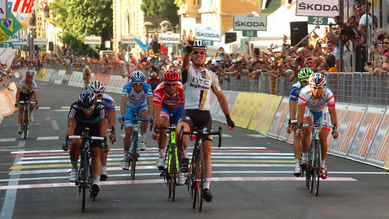 Il Giro d'Italia in Romagna: nel 2011 lo sprint vincente di Cavendish a Ravenna