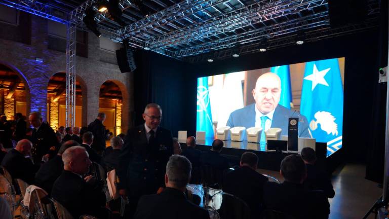 Il saluto in collegamento da remoto del ministro della Difesa Guido Crosetto (foto Masismo Fiorentini)