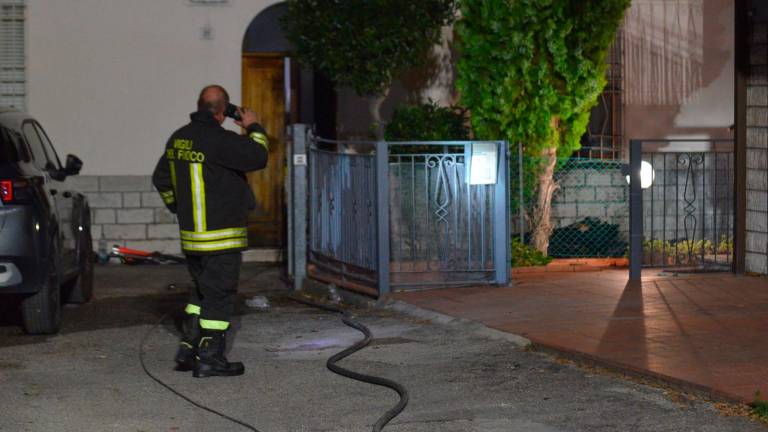 Ravenna, Tragedia nella notte: incendio in Borgo San Rocco, un uomo perde la vita
