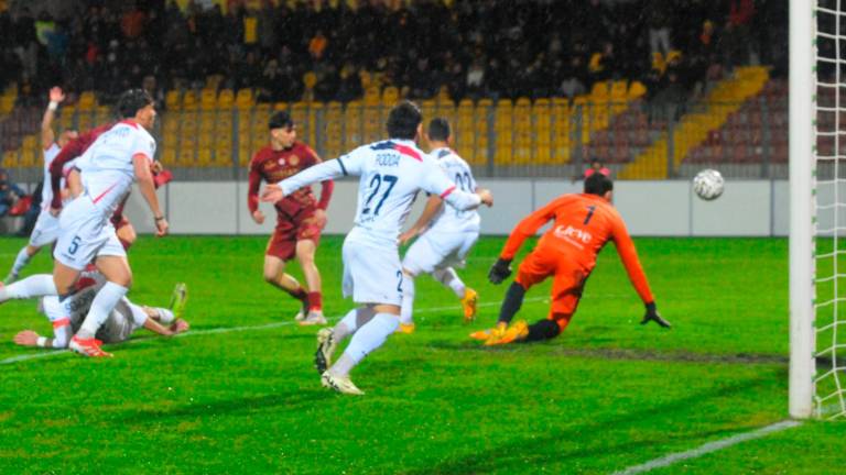 Il gol del provvisorio vantaggio giallorosso con Tommaso Di Marco (foto MASSIMO FIORENTINI)