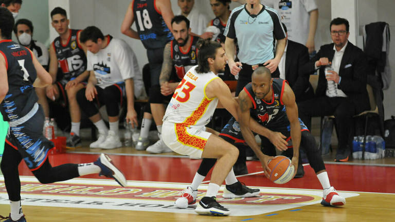 Basket A2, l'OraSì batte Ferrara ma chiude settima (88-82)