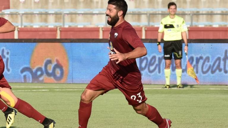 Calcio C, l'Imolese inserisce il 35enne Giacomo Tulli in attacco