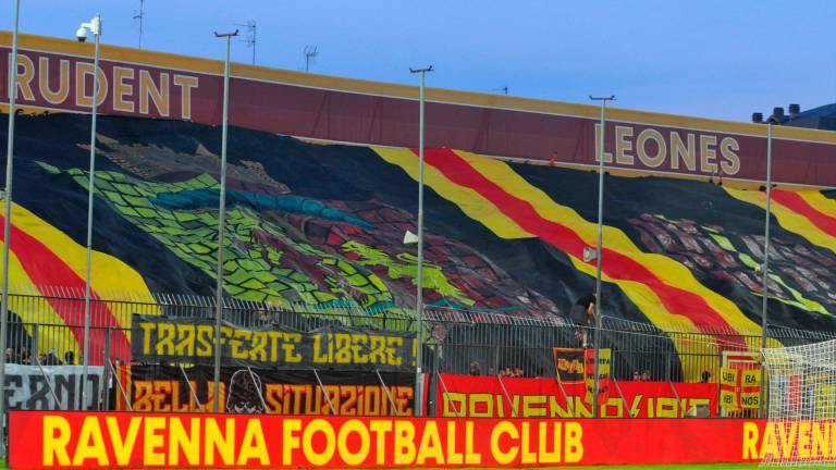 La Curva Nord dello stadio Benelli, il feudo del tifo ravennate foto MASSIMO FIORENTINI
