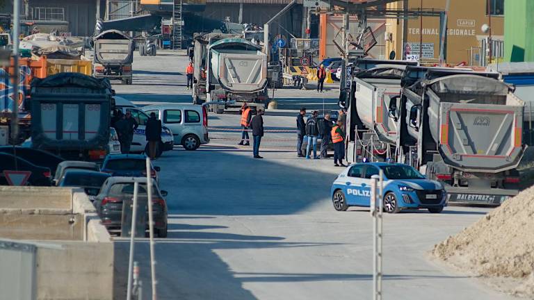 Ravenna, un’ora di sciopero dopo l’infortunio mortale al porto: «Ennesimo grave episodio con la presenza di aziende in appalto»
