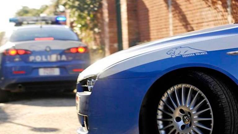 Ravenna, violenta lite tra famiglie rom al supermercato e spunta un coltello: denunciato un uomo