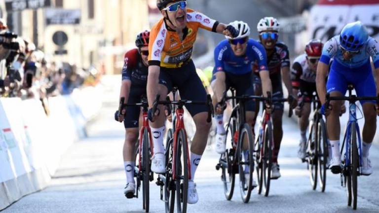 Ciclismo Coppi e Bartali: Hayter vince la seconda tappa a Longiano, Dunbar nuovo leader