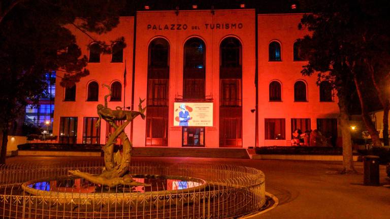 Riccione si illumina di arancione: un mese di iniziative contro la violenza di genere