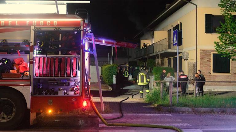 Ravenna. Fiamme nella notte, evacuata una palazzina. Due persone in ospedale. FOTOGALLERY FIORENTINI