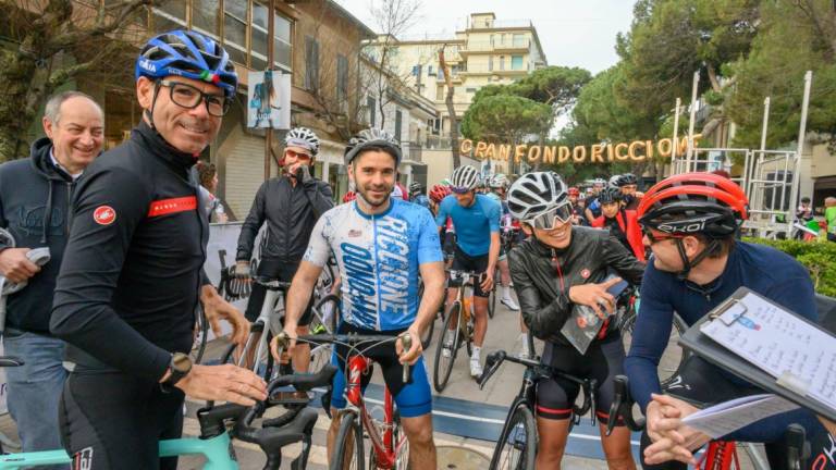 Ciclismo, quasi 500 partecipanti alla Granfondo di Riccione VIDEO GALLERY