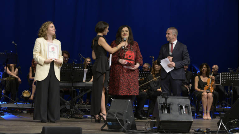 La vincitrice del Festival di Rimini è Imma Recano con la canzone “Stai vicino a me”