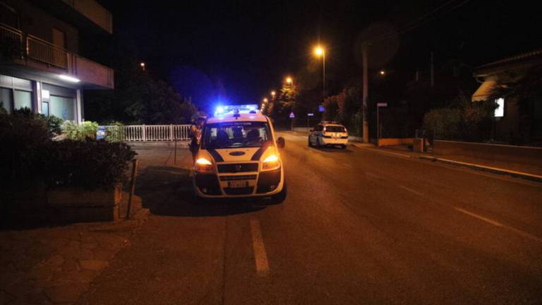 Ravenna, scappano dopo incidente in auto notturno. Giovani nei guai