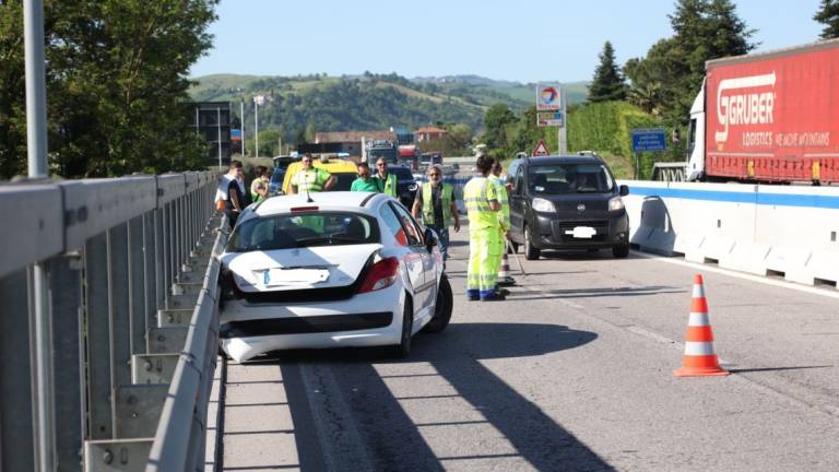 Cesena, incidente in E45 e carambola tra vetture: corsia nord bloccata per un'ora