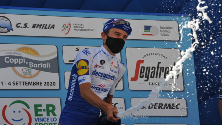 Ciclismo Coppi e Bartali, la Riccione-Sogliano ad Andrea Bagioli