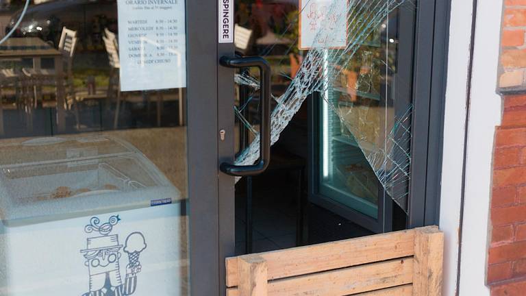 Ravenna, nuova spaccata a Raflò delle sorelle Liverani: “Città che non permette più di fare impresa”