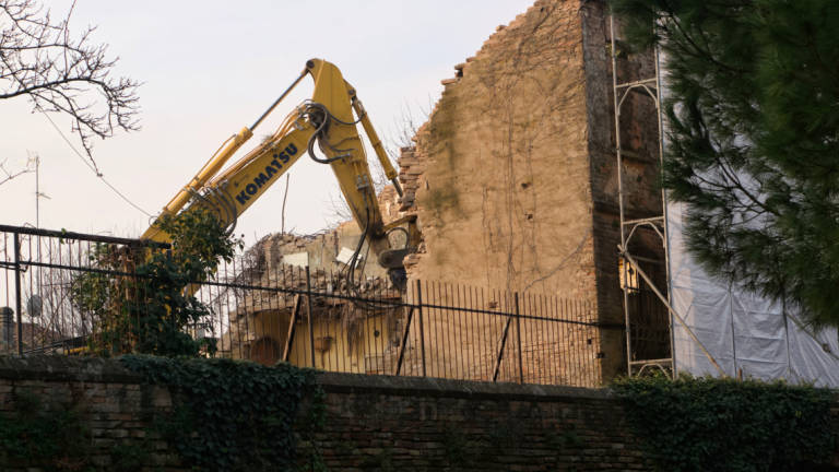 Ravenna, demolita la ex casa di tolleranza in via Mura di Porta Serrata - Gallery