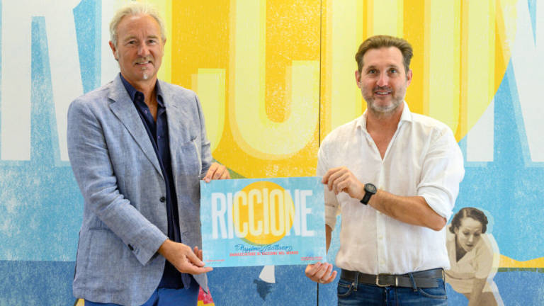 Battara riceve la pergamena blu di Ambasciatore sportivo di Riccione nel mondo