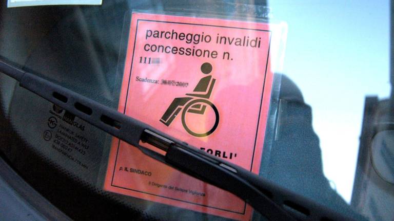 Rimini, non trova l'auto e i vigili scoprono furbo col pass invalidi