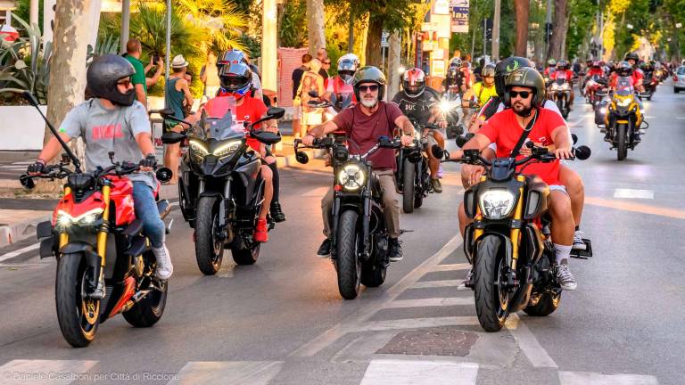World Ducati Week: oltre 5mila ducatisti hanno sfilato a Riccione - Gallery