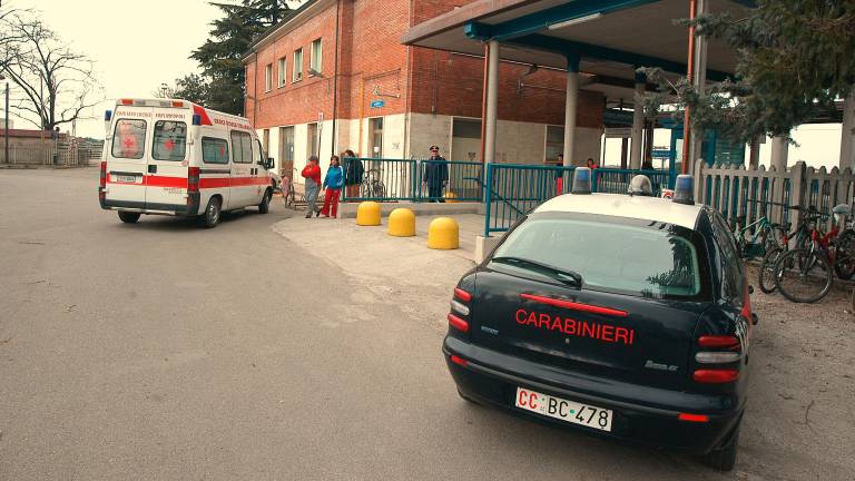 Carabinieri alla stazione di Forlimpopoli foto d’archivio