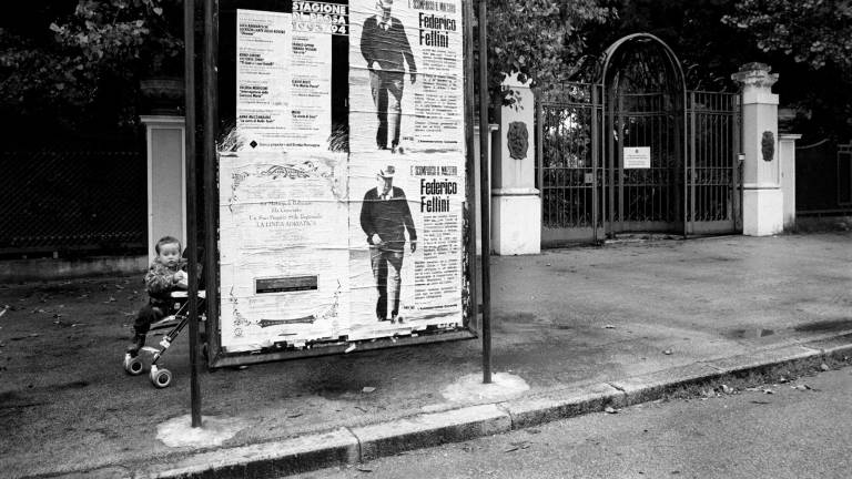 Trent’anni fa il funerale-evento di Federico Fellini: gli scatti inediti a Rimini
