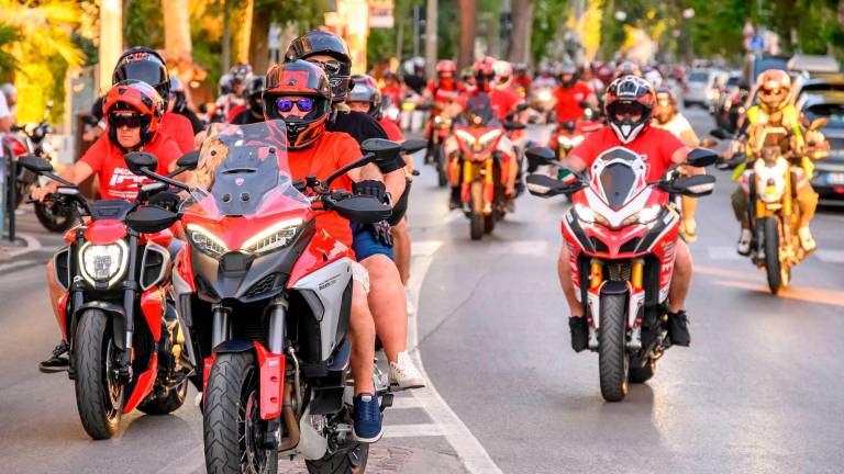 World Ducati Week: oltre 5mila ducatisti hanno sfilato a Riccione - Gallery