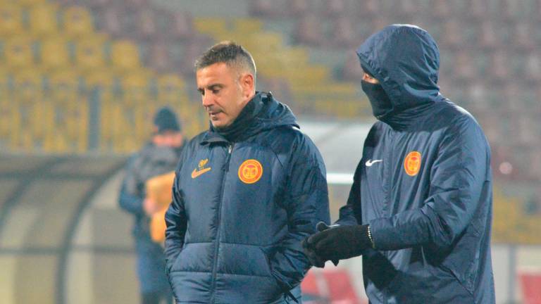 L’allenatore giallorosso Marco Marchionni appare molto perplesso