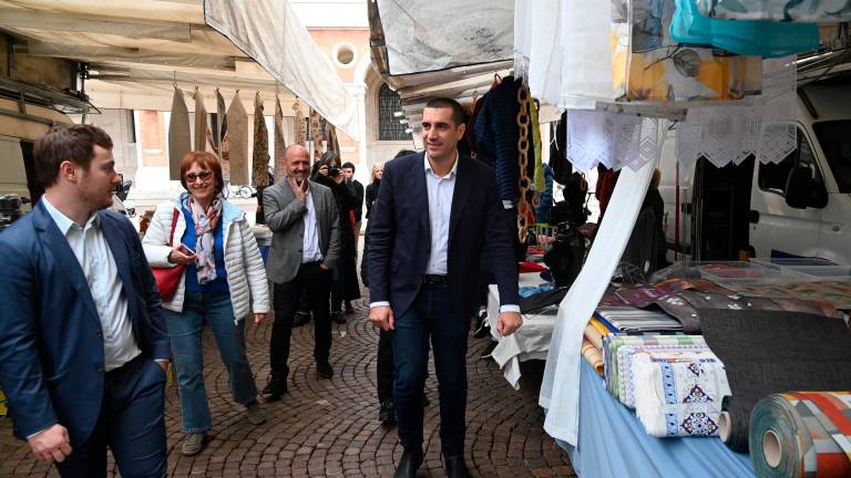 Il presidente della Regione Emilia-Romagna Michele De Pascale (Blaco)