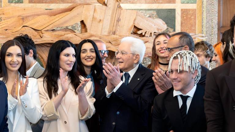 Laura Pausini, Carlo Conti e i cantanti di Sanremo 2026 oggi sono stati ricevuti al Quirinale